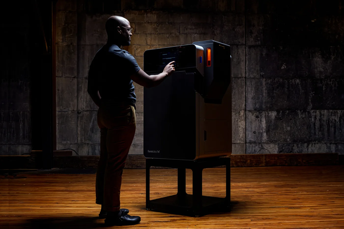 Оператор працює з Formlabs Fuse 1+ 30W
