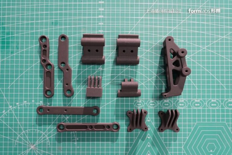 Деталі з нейлону PA12, надруковані на Formlabs Fuse 1+ 30W за технологією SLS